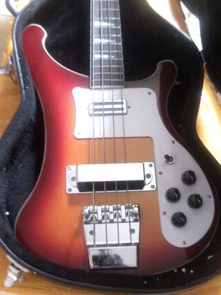 Baixo Rickencker Chines com Case