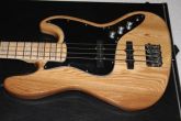 Baixo 4cordas Fender Jazz Bass Chines com case